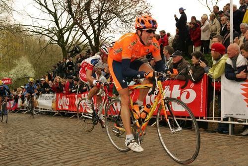 Iker Flores Galarza (Euskatel) feels the pain on the Kemmelberg.