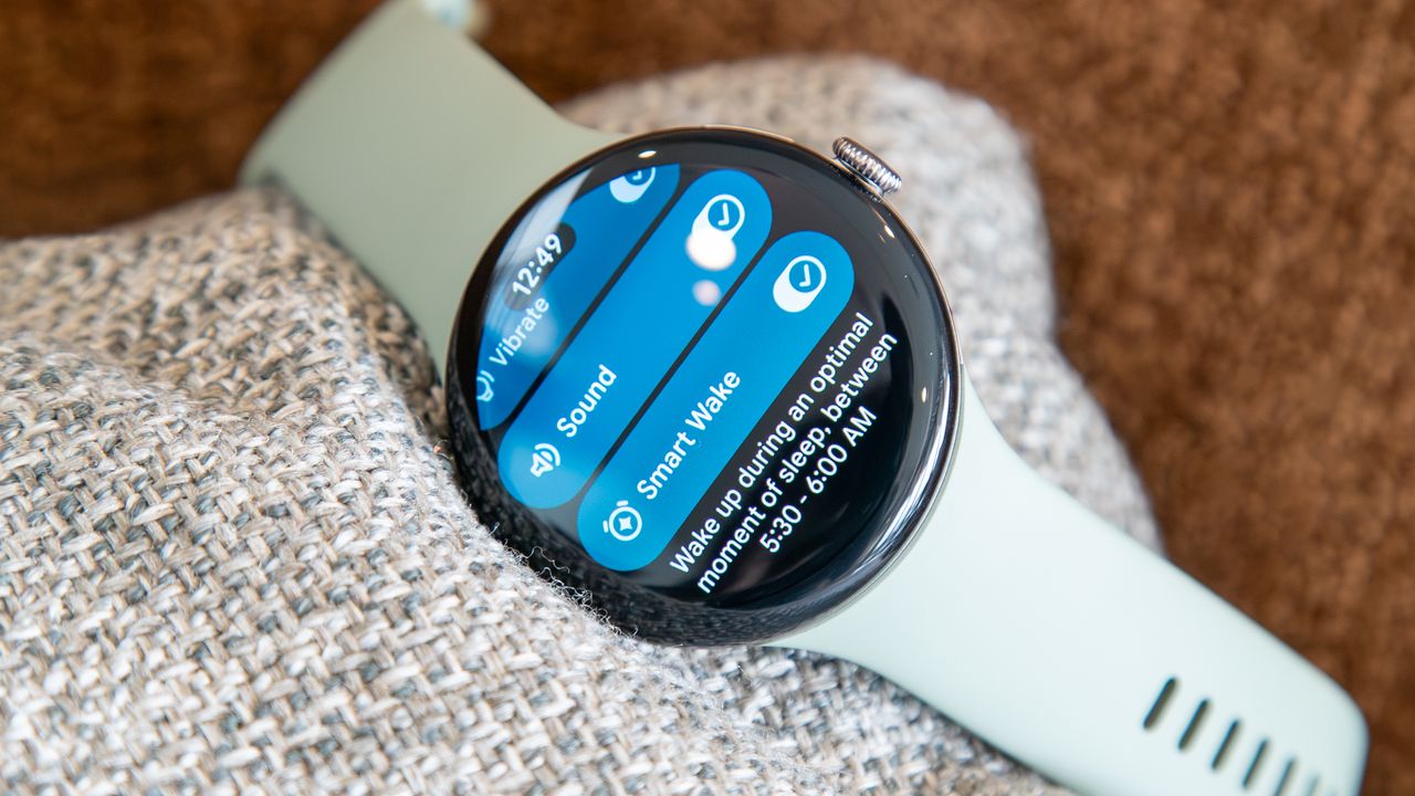 Smart Wake alarm on the Pixel Watch 5