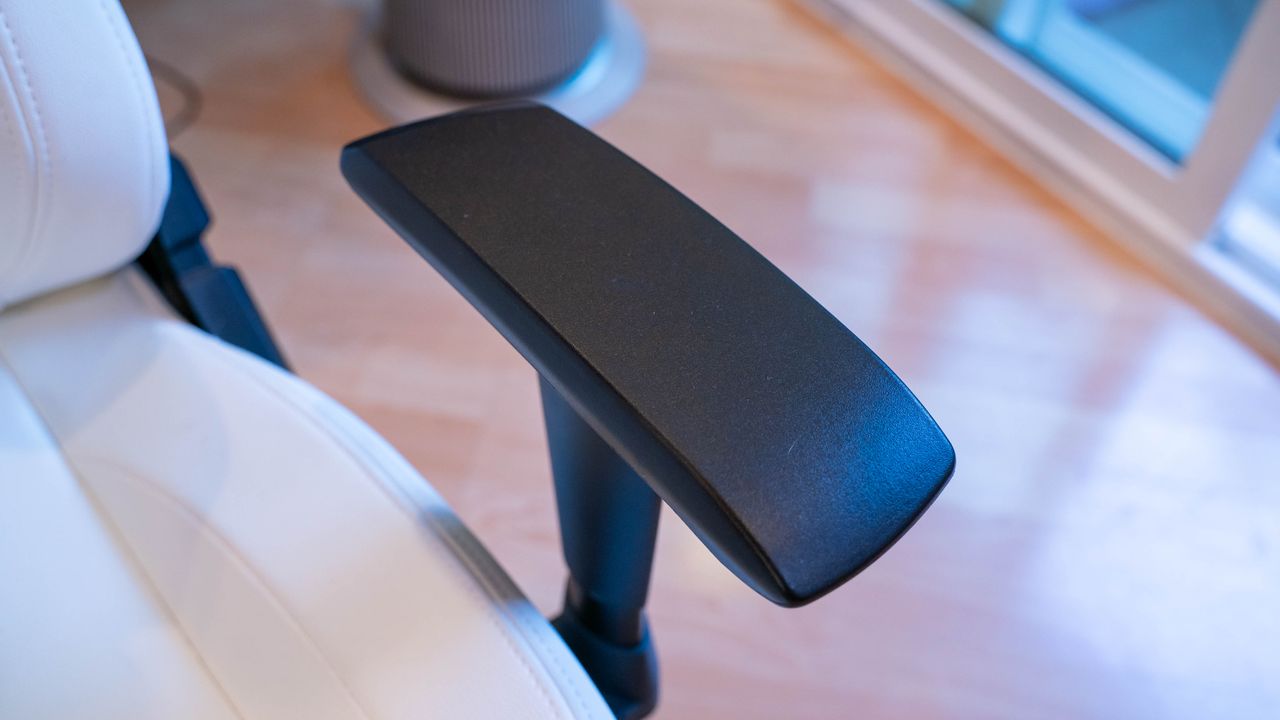 AndaSeat Phantom 3 in my living room