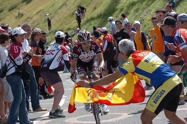 Christian Vande Velde (Team CSC) likes the encouragement.