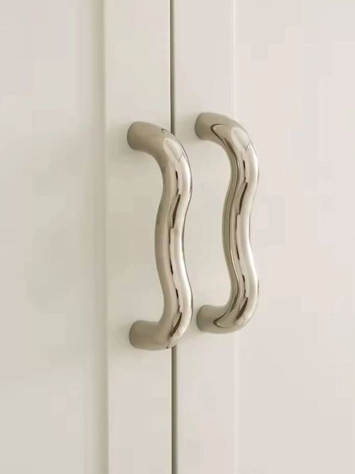 Modern Nickel Pull Handle in Nickel