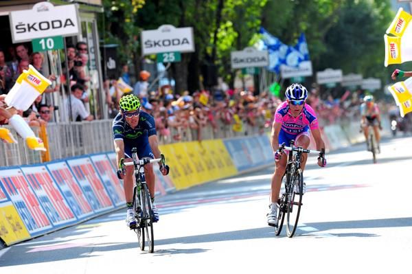 Pablo Lastras (Movistar) sprints on stage 17