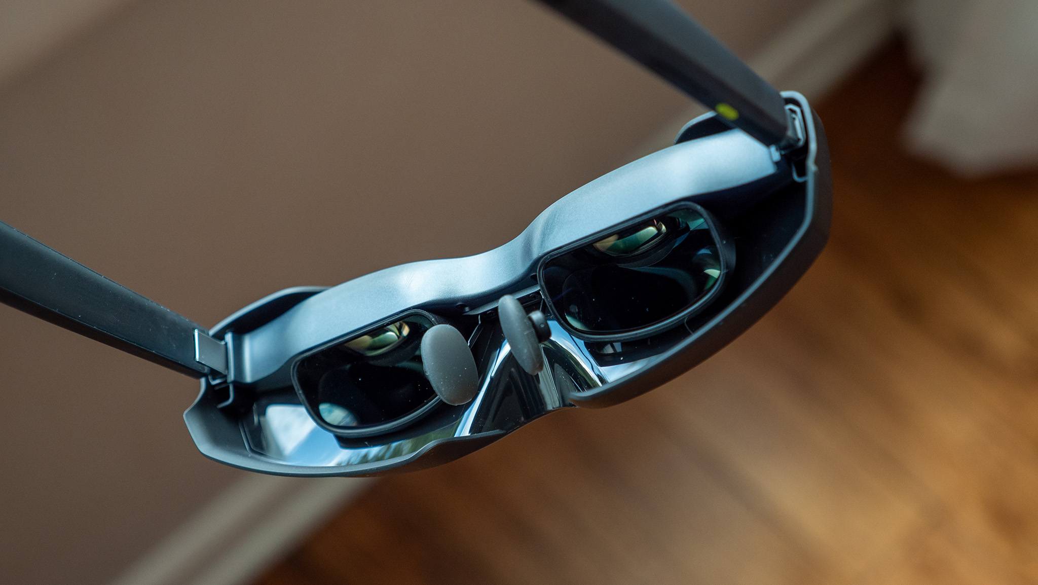 Using the lens shade on X by Xreal glasses
