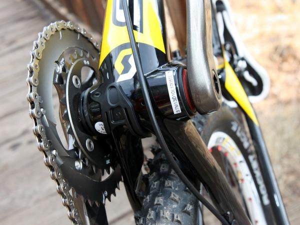 The derailleur cables pop out down at the bottom bracket shell and running the lines is surprisingly simple. We're not so sure about the down tube-routed rear brake line, though.