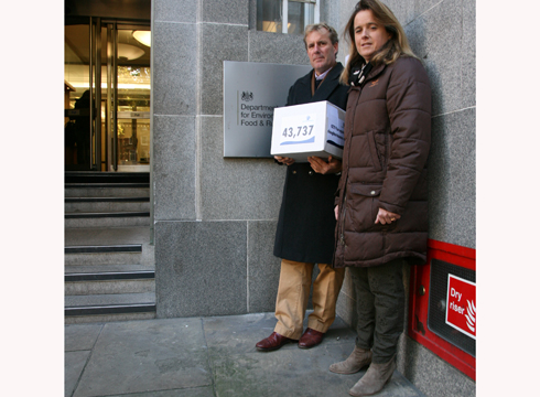 Pippa-and-William-Funnell-handing-in-CCTV-petition-to-Defra-CREDIT-WORLD-HORSE-WELFARE.jpg