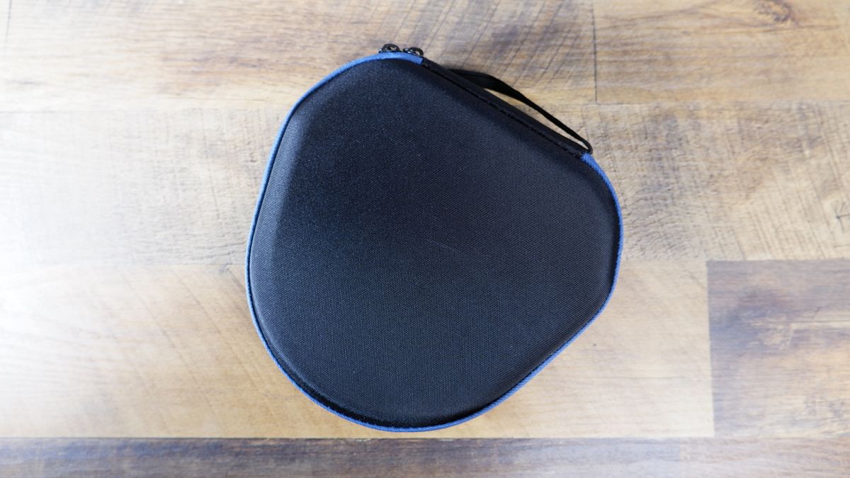 co2CREA hard case for airpods max