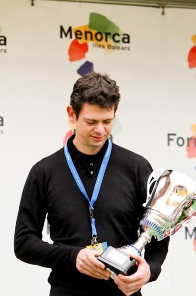 Olympic track champion Juan Llaneras was giving out the trophies on the podium.