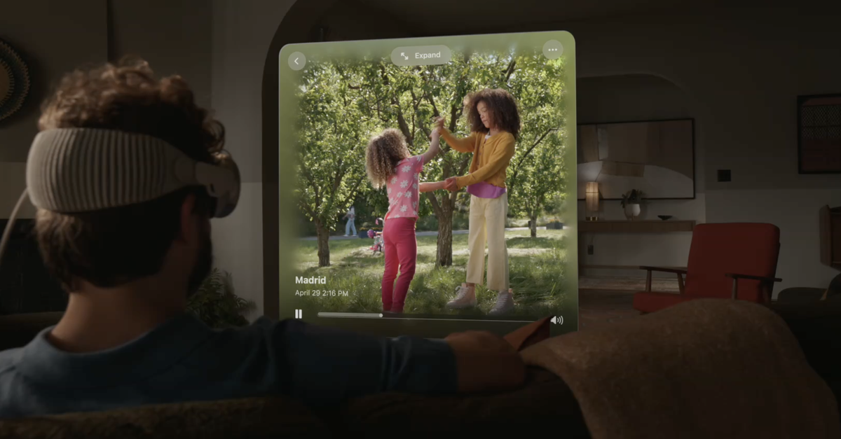 Apple amends Vision Pro AirPlay specs — Screen mirroring now only ...