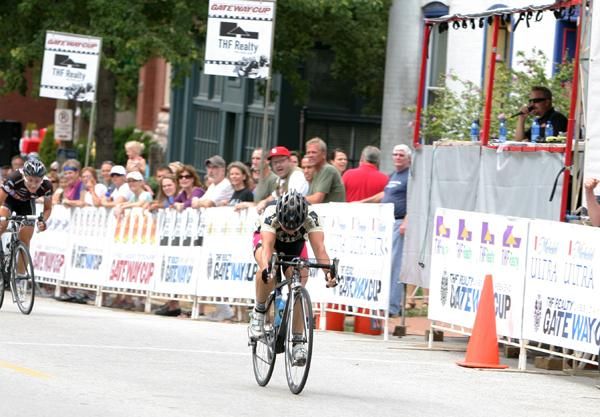 Laura Van Gilder takes four in a row
