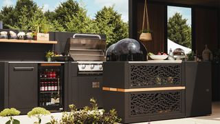 Outdoor kitchen ideas with black kitchen units and barbecue