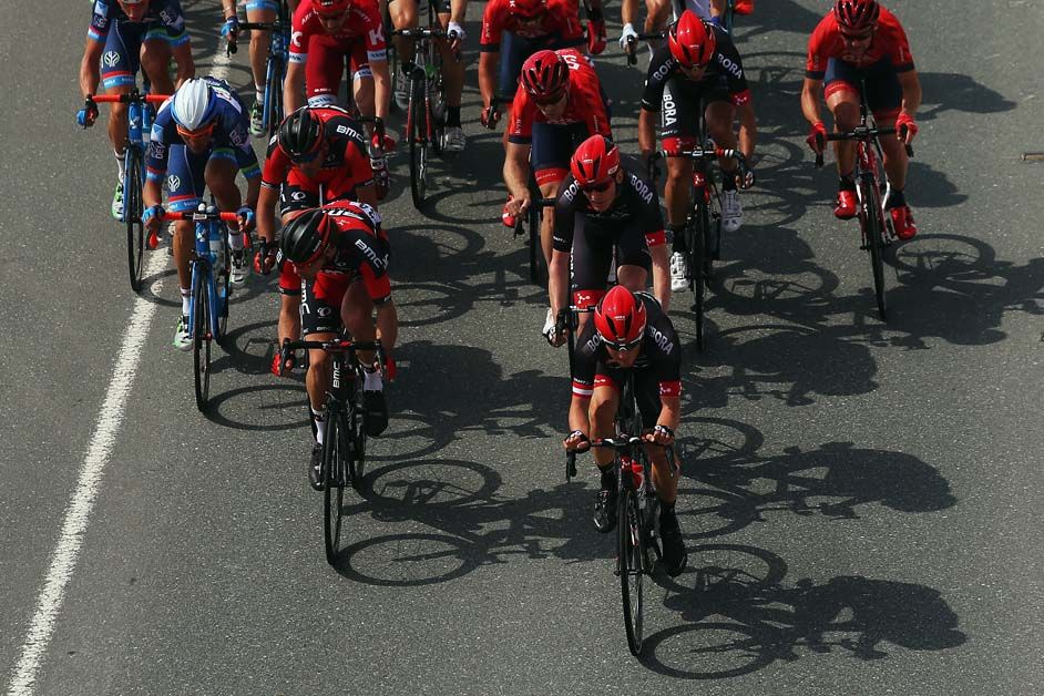 The sprinters teams push the pace