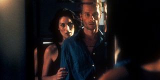 Carrie-Anne Moss and Guy Pearce in Memento