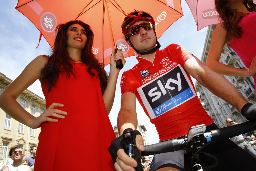 Elia Viviani still in the points jersey at the start of the day
