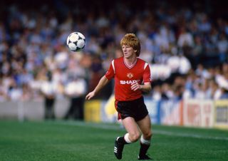 Manchester United player Gordon Strachan of Manchester United in action during the Canon League Division One match between Ipswich Town and Manchester United at Portman Road on September 1, 1984 in Ipswich, England. (Photo by Duncan Raban/Popperfoto via Getty Images)