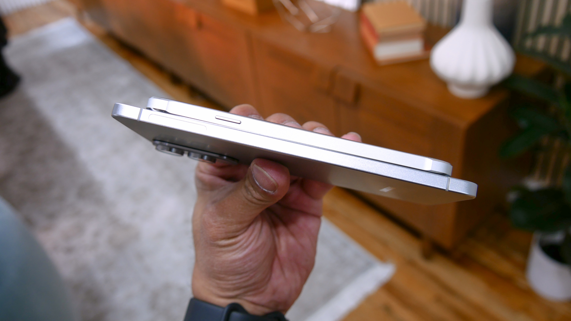 Galaxy S25 Edge vs. Galaxy Alpha.