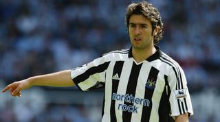 NEWCASTLE, ENGLAND - APRIL 25: Hugo Viana of Newcastle United during the FA Barclaycard Premiership match between Newcastle United and Chelsea at St. James Park on April 25, 2004 in Newcastle, England. (Photo by Stu Forster/Getty Images)