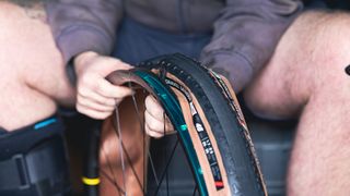 Installing a Challenge Gravel Grinder tire on a Mavic rim