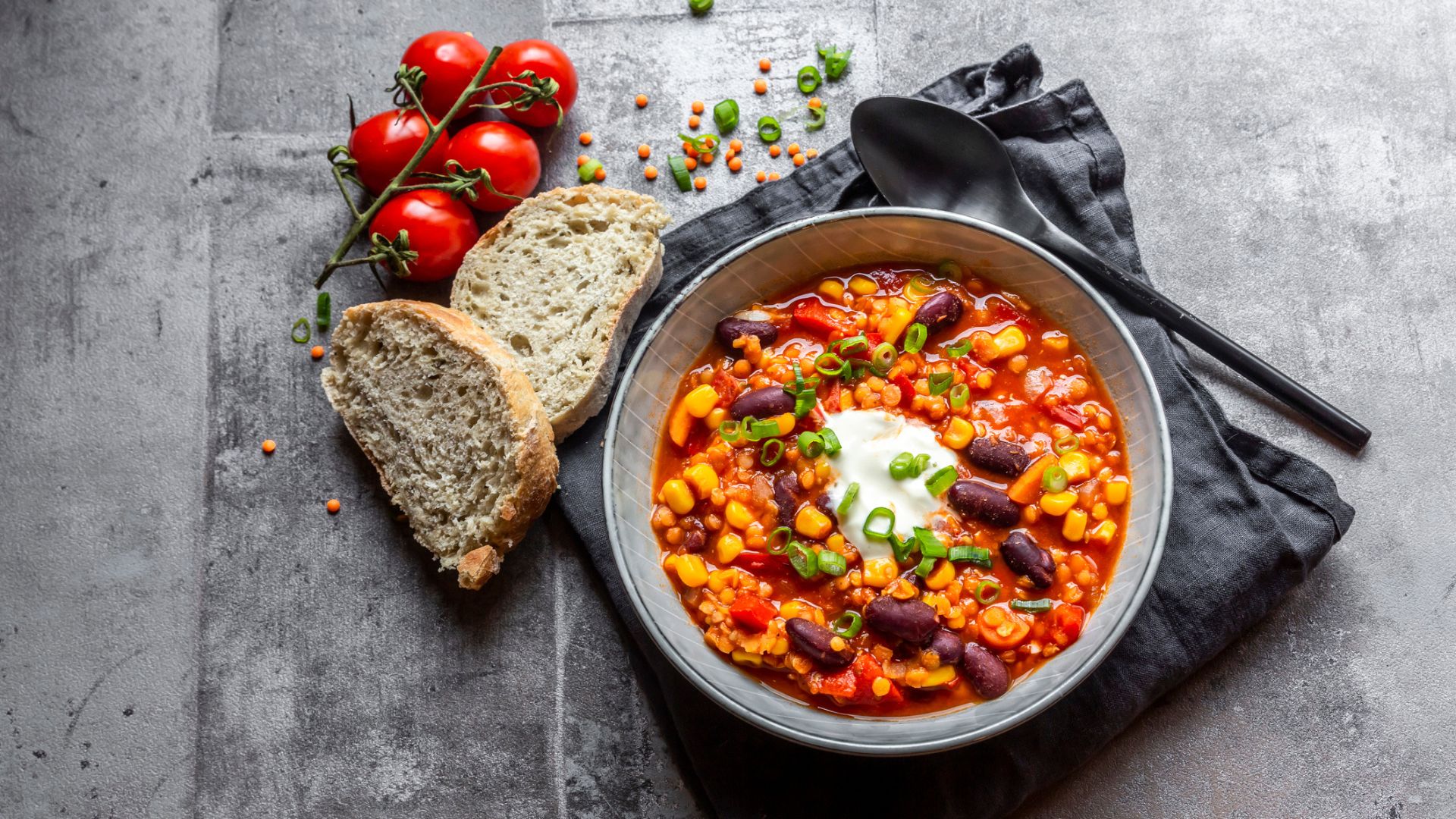 Bowl of chilli sin carne with kidney beans, black beans, and pinto beans