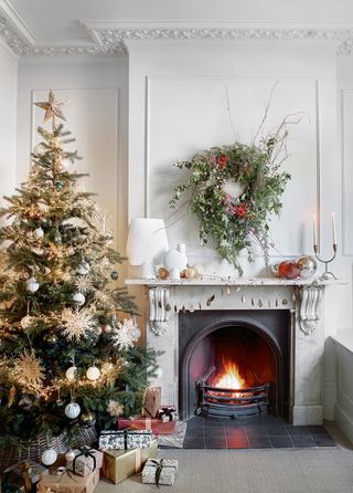 christmas tree and wreath in a white living room
