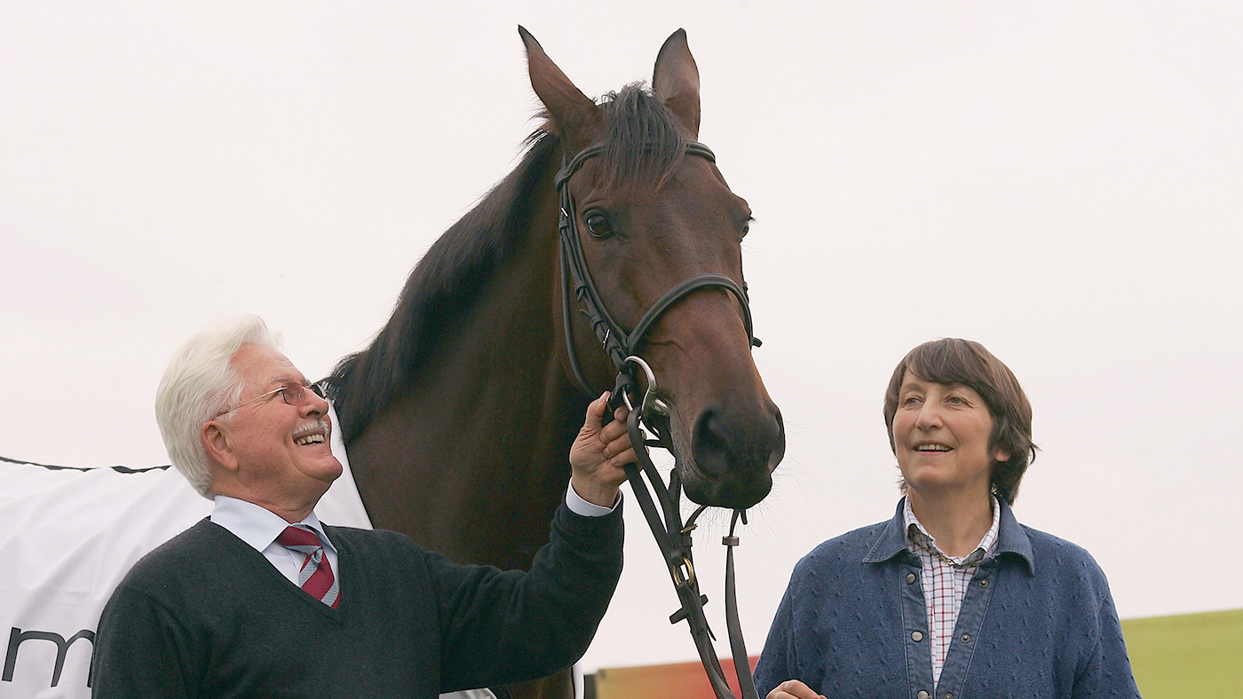 WANTAGE, ENGLAND - OCTOBER 12: Owner Jim Lewis and Best Mate with trainer Henrietta Knight at her Oxfordshire Yard on October 12, 2005 in Wantage, England. The former Cheltenham Gold Cup winner was on display at an open day at the yard and is due to run at Exeter in early November. (Photo by Julian Herbert/Getty Images)