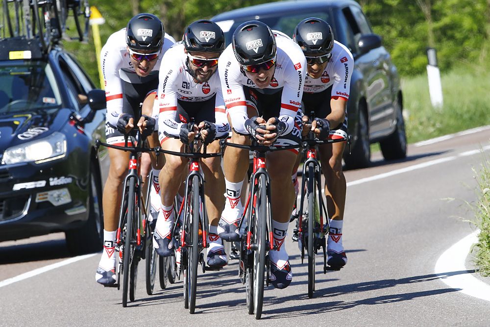 Skydive Dubai in the team time trial at Giro del Trentino