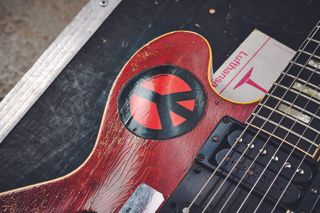 A close-up of the 'ban the bomb' sticker on the original Big Red, the first sticker Alvin Lee added to customise his ES-335