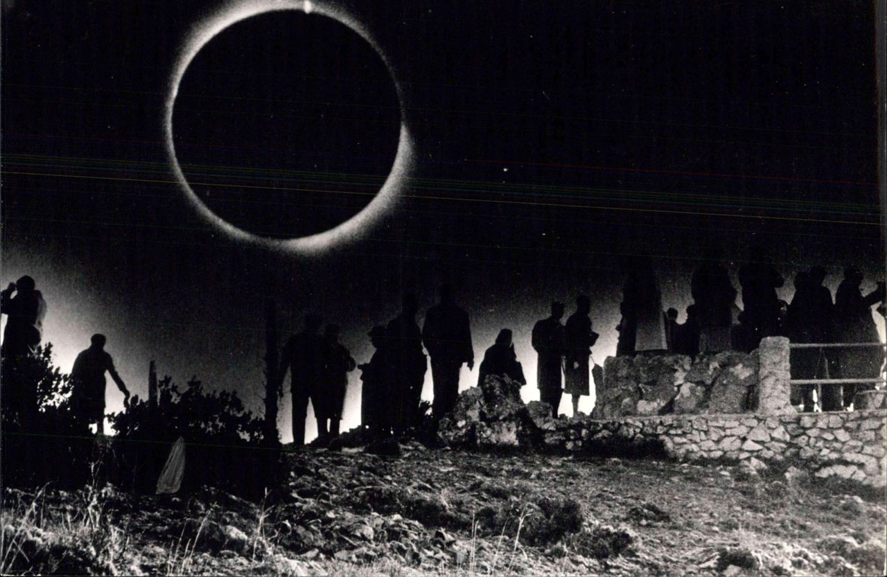 Crowds watching solar eclipse near Nice.