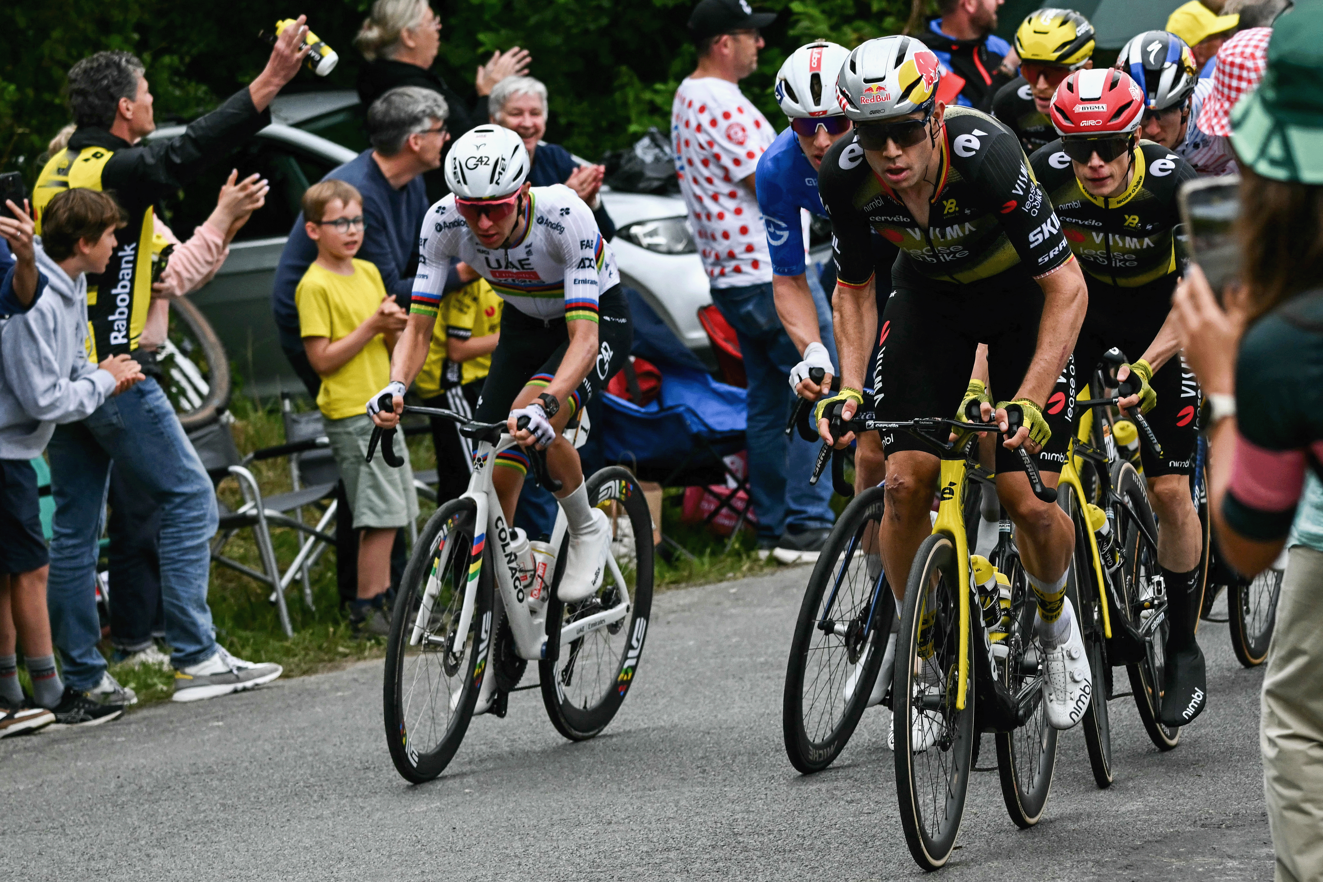 UAE Team Emirate - XRG team&#039;s Slovenian rider Tadej Pogacar (L), Team Visma - Lease a bike team&#039;s Belgian rider Wout van Aert (2nd R) and Team Visma - Lease a bike team&#039;s Danish rider Jonas Vingegaard (R) cycle in the ascent of the Cote du Haut Pichot during the 2nd stage of the 112th edition of the Tour de France cycling race, 209.1 km between Lauwin-Planque and Boulogne-sur-Mer, Northern France, on July 6, 2025. (Photo by Loic VENANCE / AFP) (Photo by LOIC VENANCE/AFP via Getty Images)