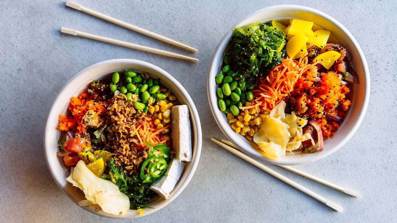 Colourful poke bowls 