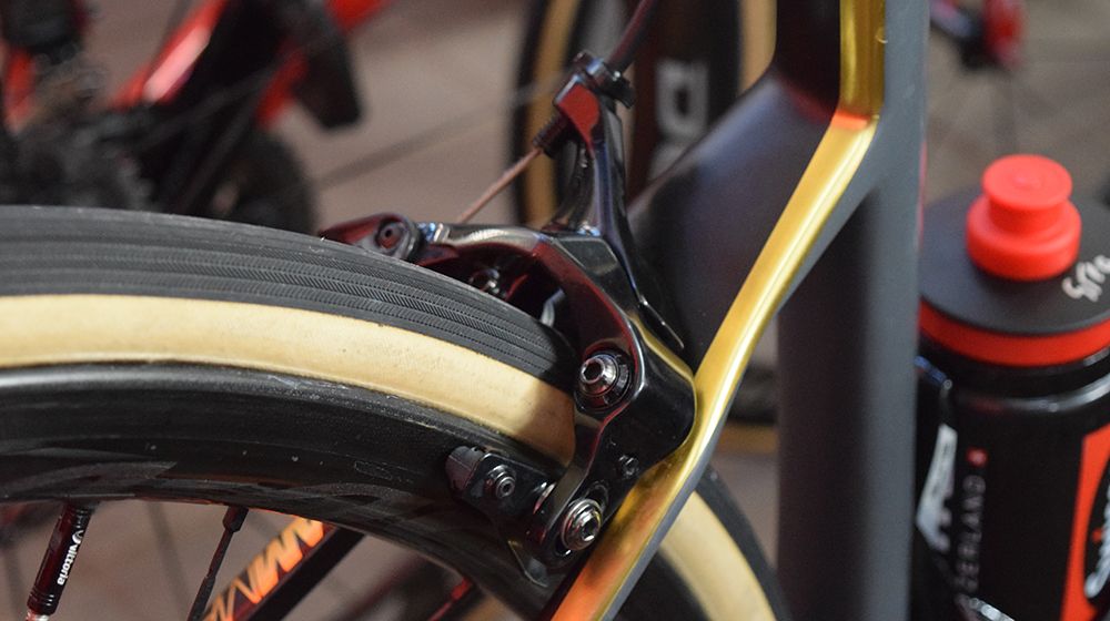 The BMC Teammachine SLR01 has direct mount brakes front and rear