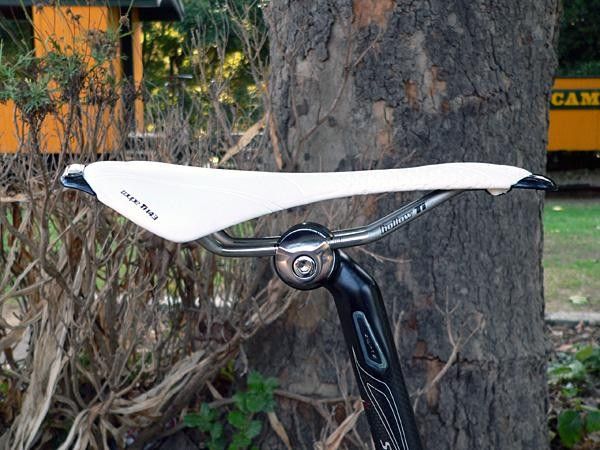 New lighter weight S-Works carbon fiber post still incorporates the vibration-absorbing Zertz elastomeric pads for a buzz-free ride.