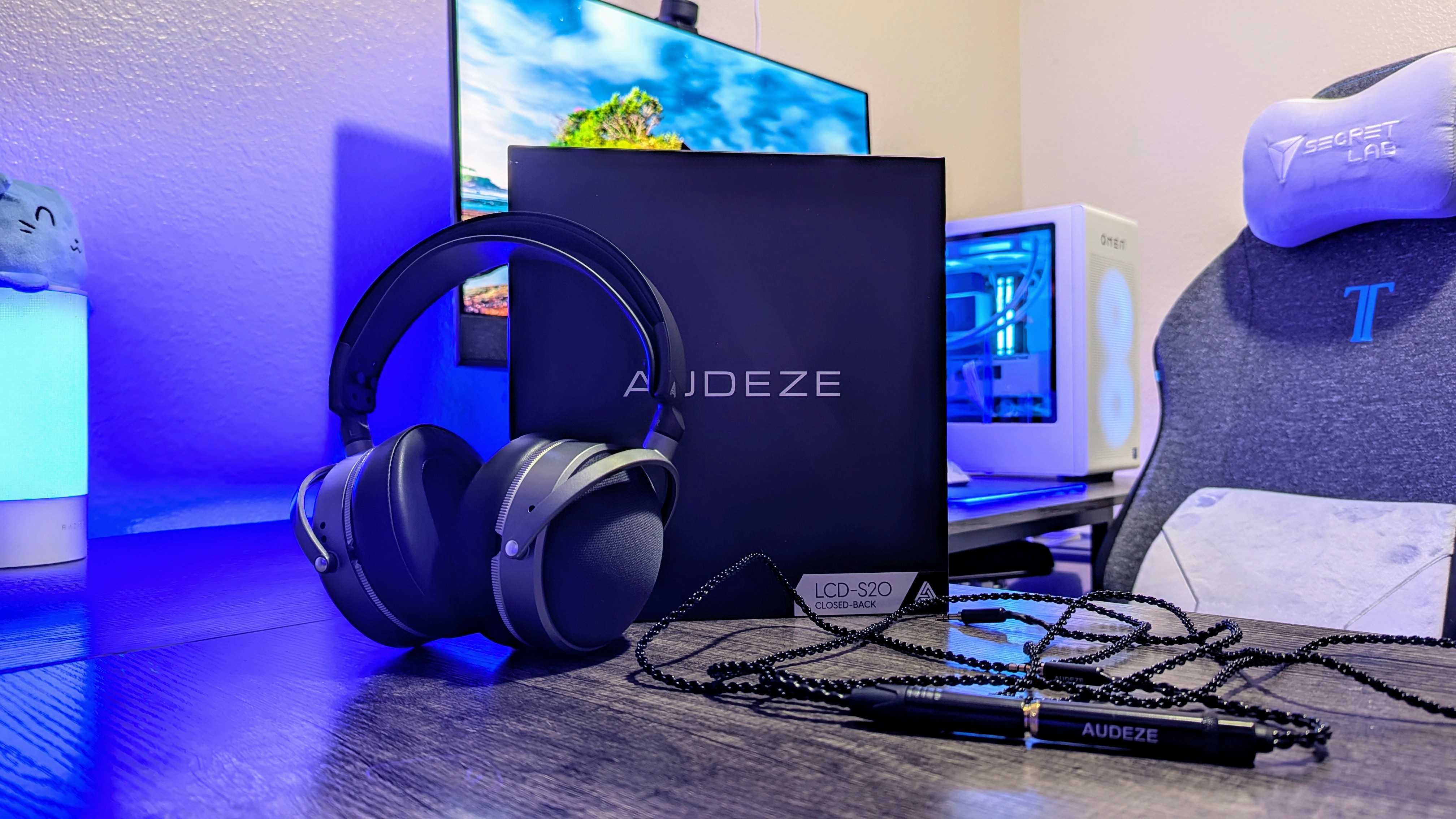 Image of the Audeze LCD-S20 wired headphones.