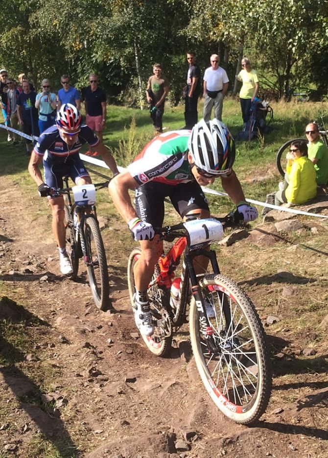 Nino Schurter leads Julien Absalon