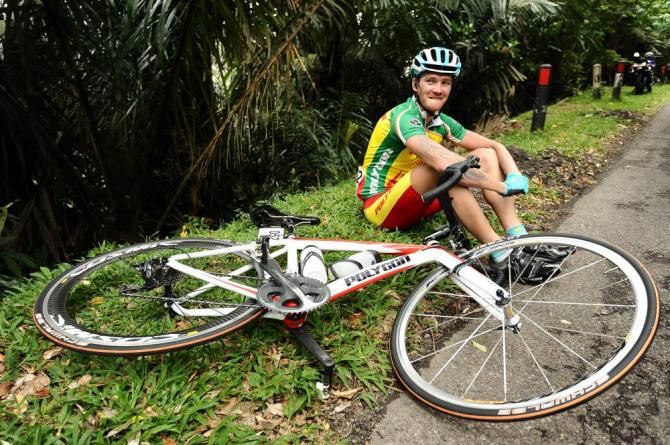 Sergey Kuzmin (Polygon Sweet Nice) takes it easy while the organisers sort out the situation