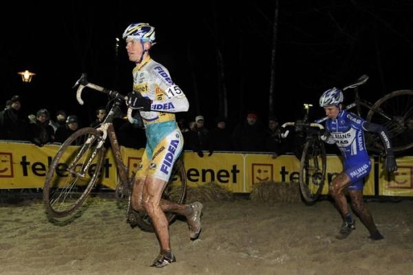 Petr Dlask (Telenet-Fidea Cycling Team) makes his way through the sand.