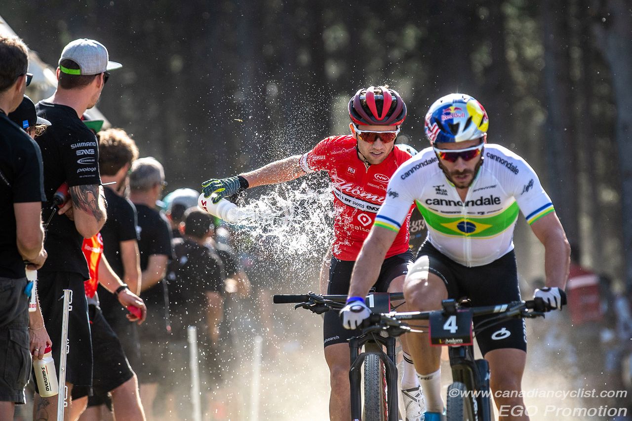 Mathias Flueckiger (Th&Atilde;&para;mus RN Swiss Bike Team) tries to cool off