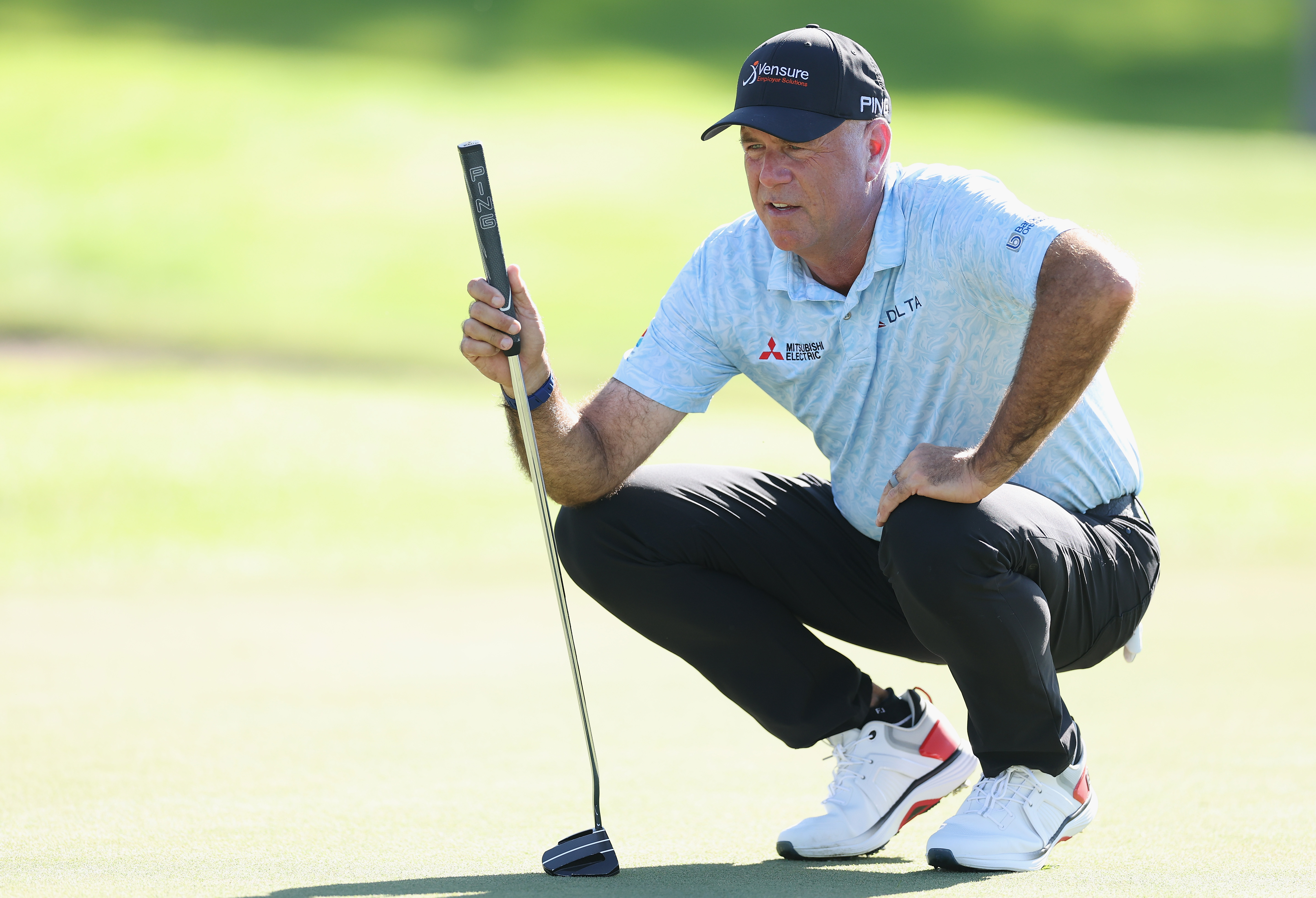 Stewart Cink lines up a putt