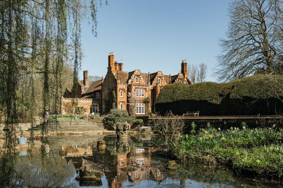 A six bedroom Grade II-listed hall set in eight acres of serene grounds ...