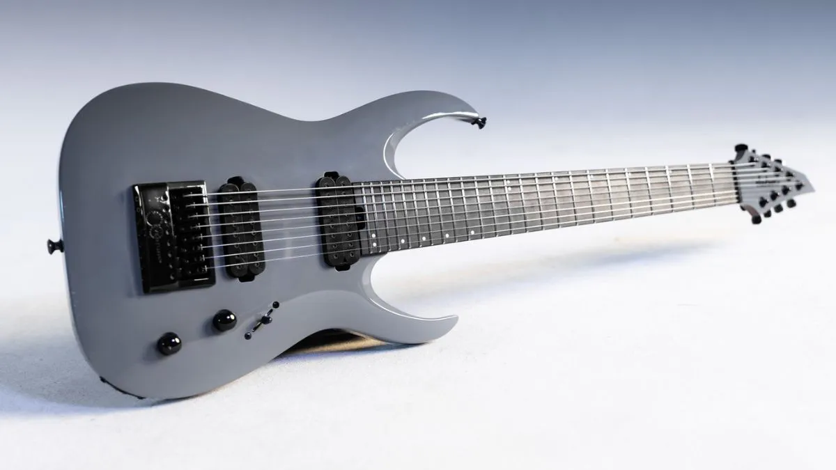 Misha Mansoor ha finalmente la sua signature a 8 corde: ecco la Juggernaut ET8