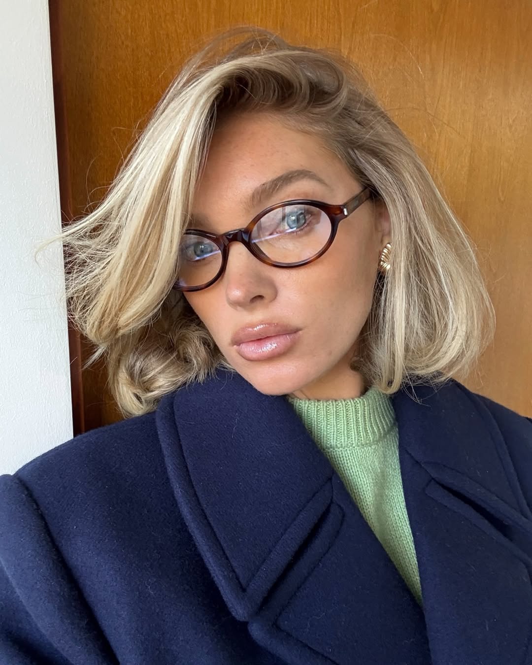 Model Elsa Hosk poses with a platinum blonde bob