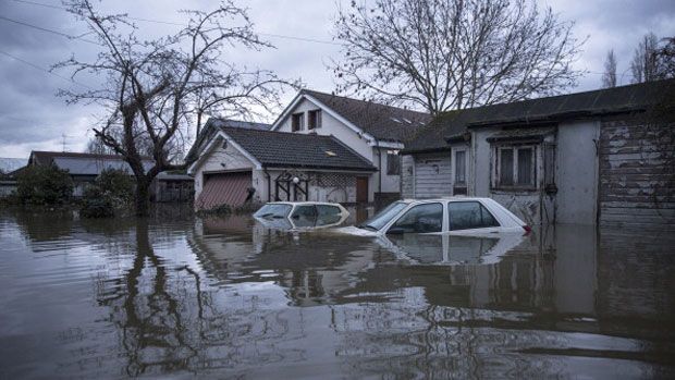 flooding-thames.jpg