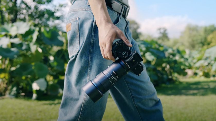 A photographer uses the Laowa 180mm f/4.5 1,5X Macro lens