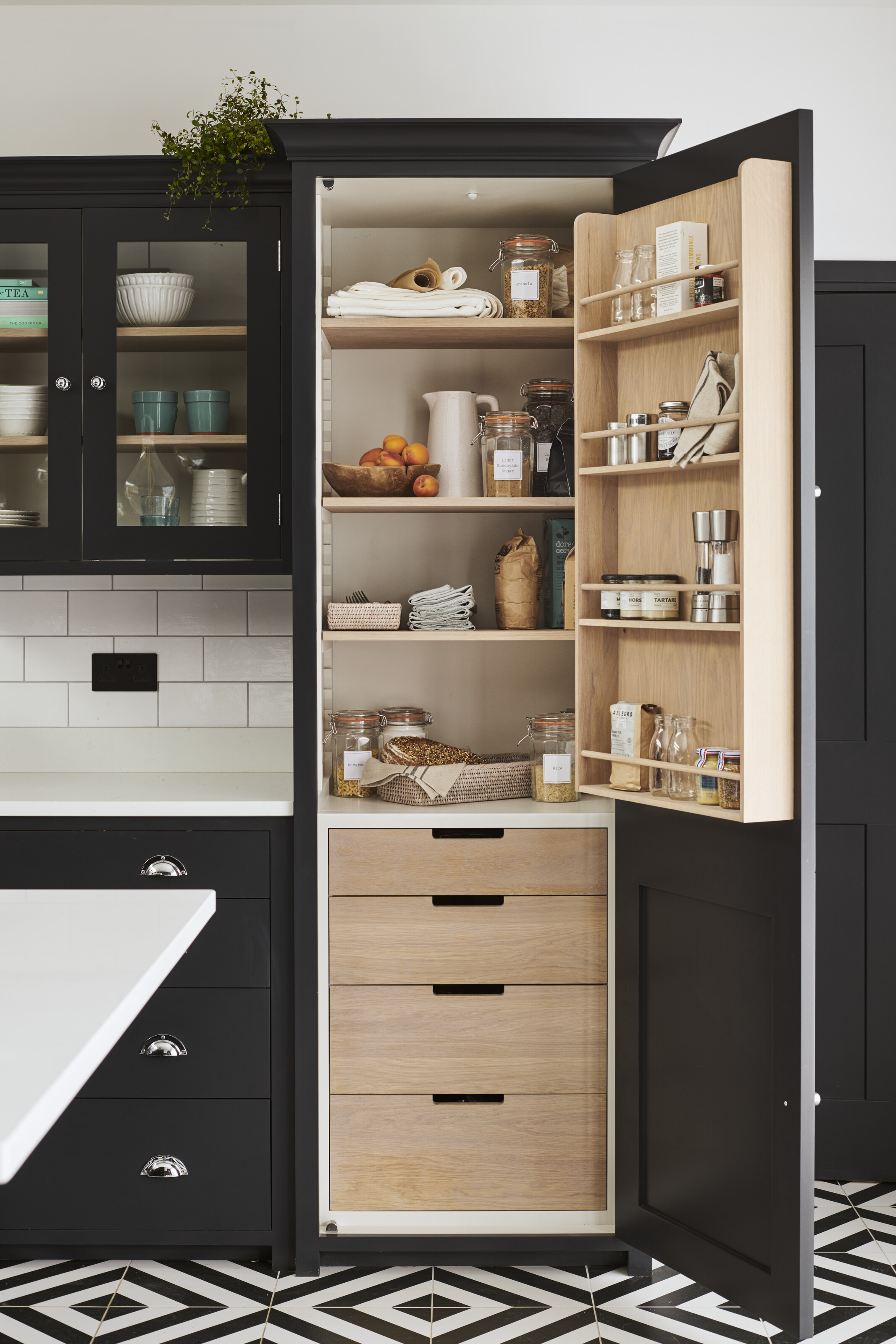 How to organize a pantry with deep shelves – 6 expert tips | Livingetc