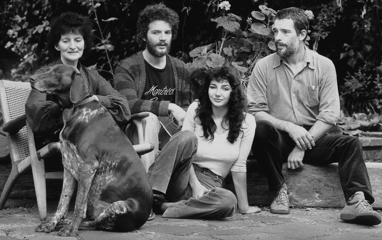 English singer-songwriter and musician Kate Bush (centre, right) with her mother, Hannah Daly, and her brothers Paddy and John (right) at their home in East Wickham, London, 26th September 1978. (Photo by Chris Moorhouse/Evening Standard/Hulton Archive/Getty Images)