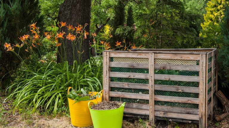 how to make compost - a compost bin in a garden