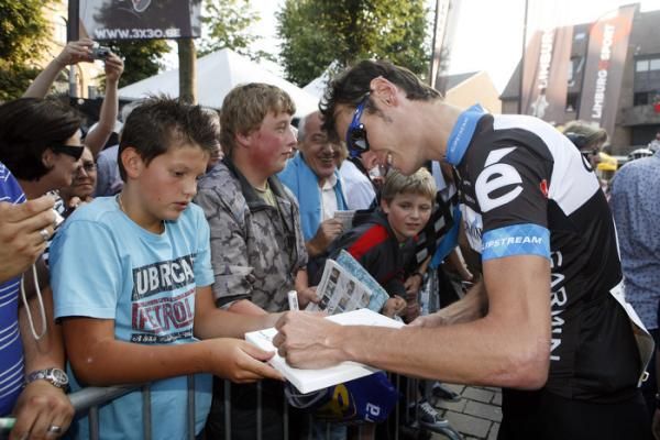 Johan Van Summeren signs an autograph