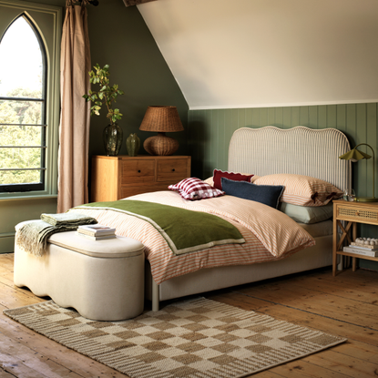 Onda striped green headboardin a rustic bedroom