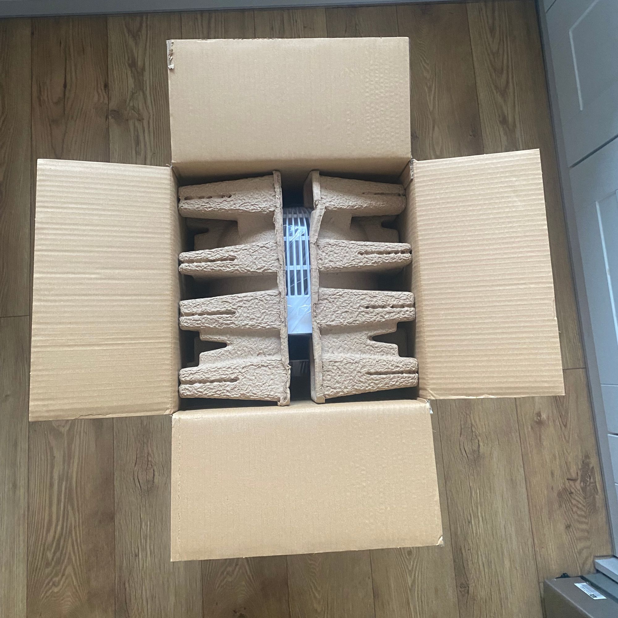 Packaging of the Meaco MeacoFan Sefte 10'' pedestal air circulator fan