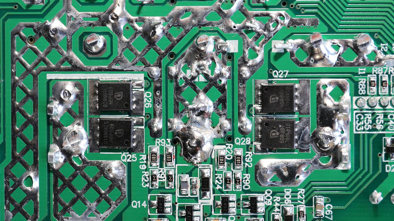 be quiet! Straight Power 11 550W Platinum 12V FETs and VRMs