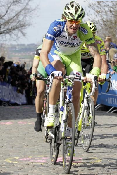Daniel Oss (Liquigas - Cannondale) drives it out on the Oude Kwaremont